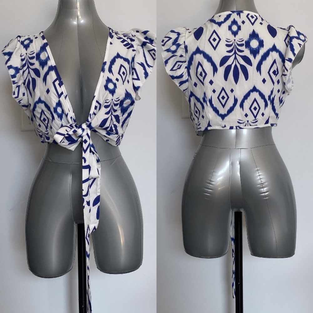 Blue white bohemian wild spirit geometric print tie waist shrug cover size small